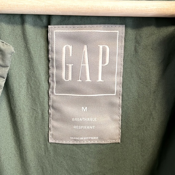 Men’s Gap Breathable Lightweight Jacket - Picture 3 of 4